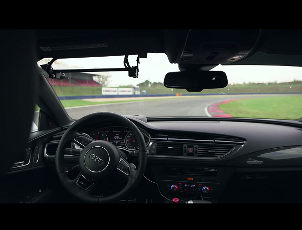 Audi RS7 bez vozača 240 km/h